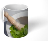 Mok - De tuinkruiden in een vijzel - 350 ML - Beker