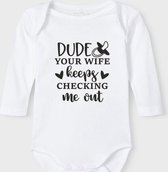 Baby Rompertje met tekst 'Dude youre wife keeps checking me out 2' |Lange mouw l | wit zwart | maat 50/56 | cadeau | Kraamcadeau | Kraamkado