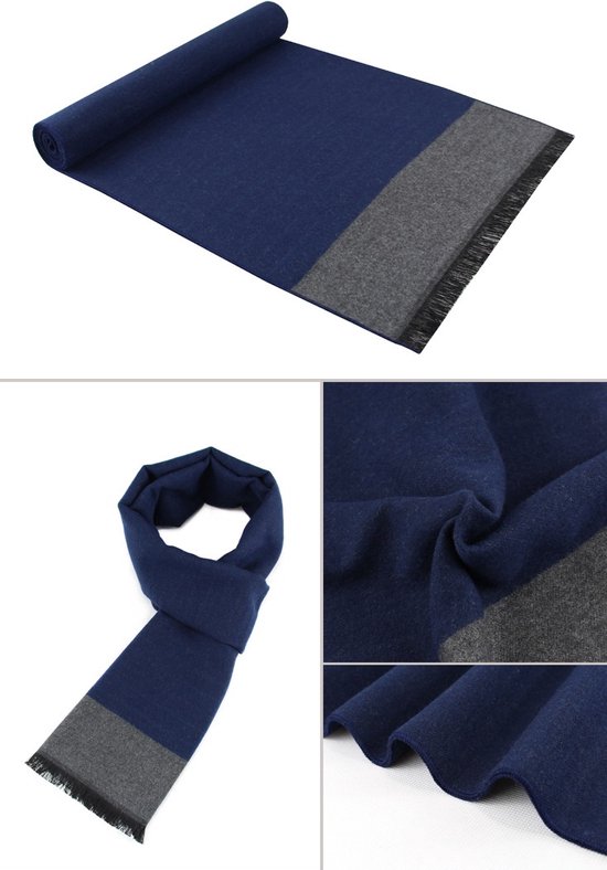 Een donkerblauwe sjaal met een grijs accent en rafels aan het uiteinde, opgerold en uitgevouwen.