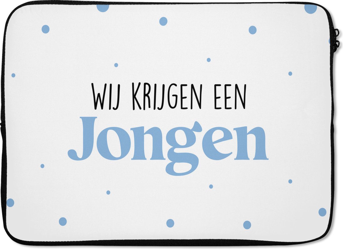 Laptophoes 13 inch - Wij krijgen een jongen - Tekst - Aanstaande Ouders - Zwanger - Gender reveal - Babyshower - Spreuken - Laptop sleeve - Binnenmaat 32x22,5 cm - Zwarte achterkant