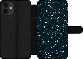 Bookcase Geschikt voor iPhone 12 Mini telefoonhoesje - Stippen - Zwart - Wit - Met vakjes - Wallet case met magneetsluiting
