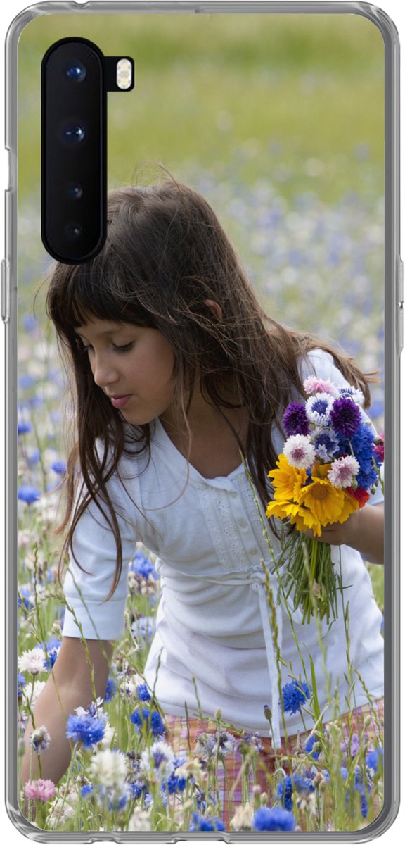 Telefoonhoesje Geschikt voor OnePlus Nord hoesje - Meisje - Bloemen - Weide - Siliconen Telefoonhoesje Telefoonhoesje