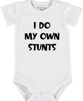 Baby Rompertje met tekst 'I do my own stunts' | Korte mouw l | wit zwart | maat 62/68 | cadeau | Kraamcadeau | Kraamkado