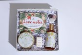 Giftbox/Cadeau voor vrouw, moeder met Love Notes kaarten , heerlijke scrub en douchegel , bergkristal, rozenkwarts, amethist en winegums
