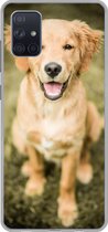 Geschikt voor Samsung Galaxy A71 hoesje - Een portret van een Golden Retriever puppy in de tuin - Siliconen Telefoonhoesje