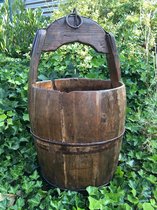 1 houten emmer, rond met ophangring, smeedijzer.