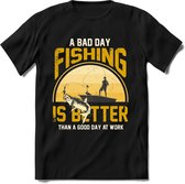 A Bad Day Fishing - Vissen T-Shirt | Geel | Grappig Verjaardag Vis Hobby Cadeau Shirt | Dames - Heren - Unisex | Tshirt Hengelsport Kleding Kado - Zwart - XXL