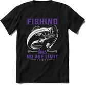 Fishing Has No Age Limit - Vissen T-Shirt | Paars | Grappig Verjaardag Vis Hobby Cadeau Shirt | Dames - Heren - Unisex | Tshirt Hengelsport Kleding Kado - Zwart - XL