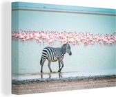 Canvas Schilderij Zebra loopt door het water bij flamingo's in de savanne - 90x60 cm - Wanddecoratie