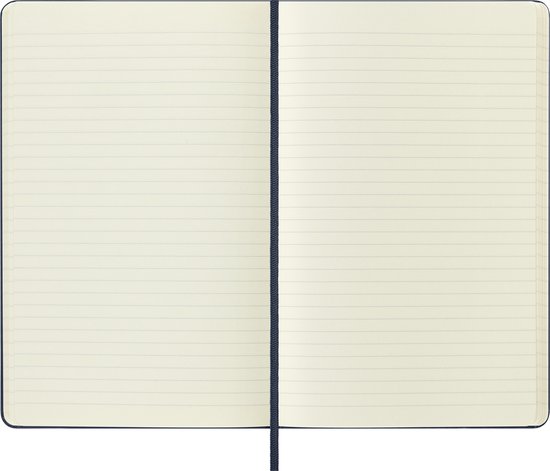 Open donkerblauw Moleskine notitieboek met gelinieerde pagina's en een blauwe bladwijzer.