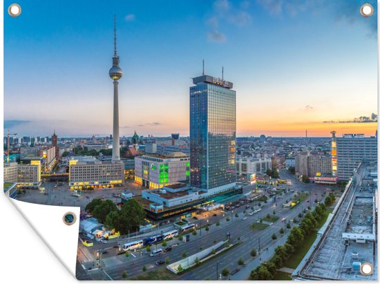 Tuinschilderij Luchtfoto van Alexanderplatz en de Fernsehturm in Berlijn. Duitsland - 80x60 cm - Tuinposter - Tuindoek - Buitenposter