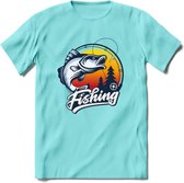 Fishing - Vissen T-Shirt | Grappig Verjaardag Vis Hobby Cadeau Shirt | Dames - Heren - Unisex | Tshirt Hengelsport Kleding Kado - Licht Blauw - XXL