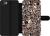 Telefoonhoesje Geschikt voor iPhone 8 telefoonhoesje - Panterprint - Zwart - Vlekken - Met vakjes - Wallet case met magneetsluiting