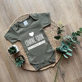 Zwarte romper met tekst 'Baby' met hartje - Zwangerschap aankondiging - Zwanger - Pregnancy announcement - Baby aankondiging