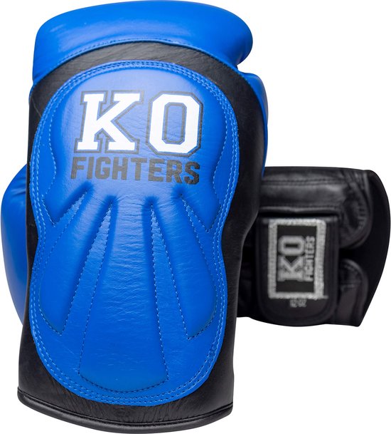 Een blauwe en zwarte KO FIGHTERS bokshandschoen.