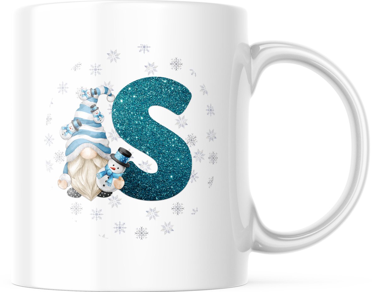 Kerst Mok met afbeelding: Snowman Gnome - Blauw - Letter S | Kerst Decoratie | Kerst Versiering | Grappige Cadeaus | Koffiemok | Koffiebeker | Theemok | Theebeker