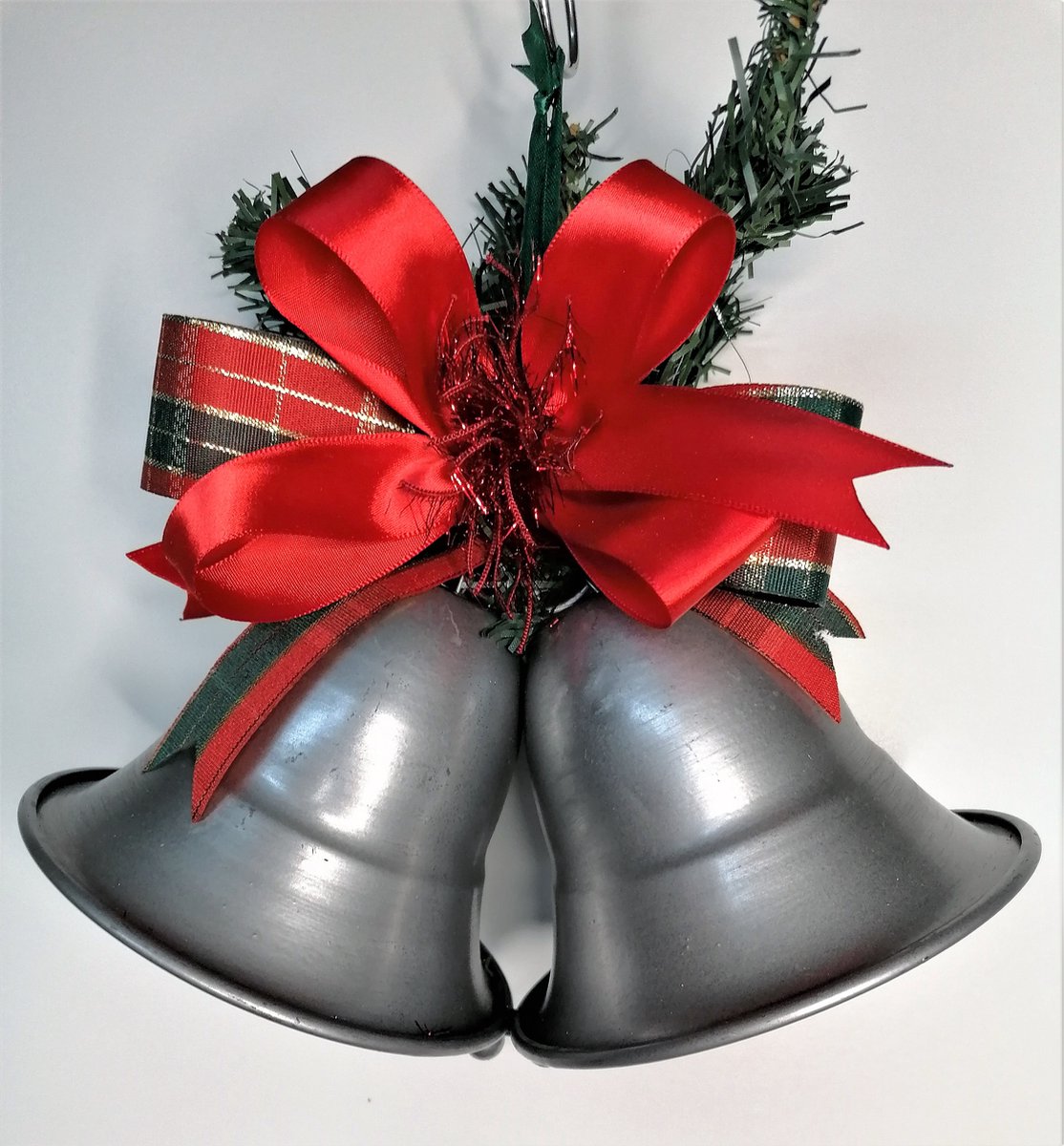 Donia Star Kerstboomversiering, Metaal Kerstbal handmade in Belgium - zilverkleurig