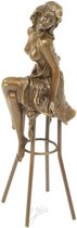 Bronzen Beeld Dame Op Barchair 9x7x25 cm