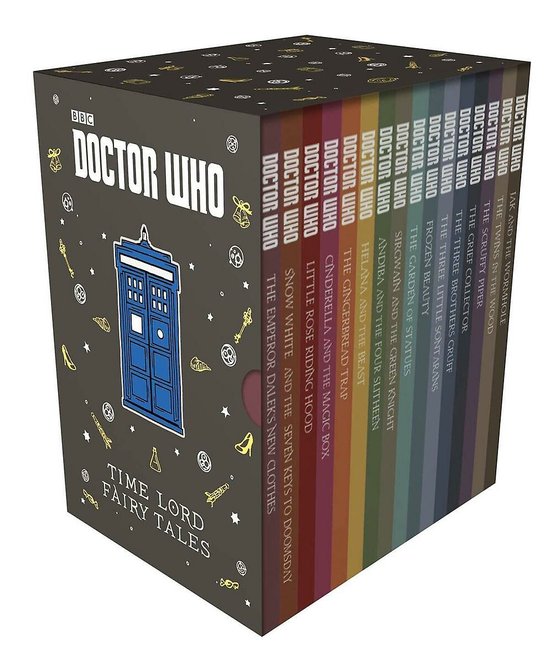 La boîte Doctor Who Time Lord Fairy Tales avec le TARDIS et des illustrations de contes de fées. Les dos des livres portent des titres tels que 'Cinderella' et 'Snow White'.