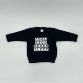 Baby Sweater - Cool Kids Never Sleep - Zwart - Maat 68