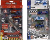 2 x DIE CAST auto-set en bijbehoren 10 delig  model POLITIE en BRANDWEER