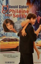 Boek "Phileine zegt Sorry", filmeditie. Een man draagt een vrouw op zijn rug voor de skyline van New York met taxi's.