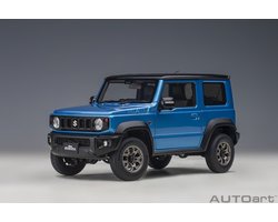 De 1:18 Diecast Modelcar van de Suzuki Jimny Sierra JB74 van 2018 in Blue Metallic. De fabrikant van het schaalmodel is Autoart.Dit model is alleen online verkrijgbaar.