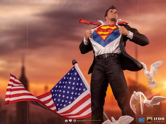 Superman - Clark Kent - Figuur - Schaal 1/10 - 29 cm - Door Iron Studios - DC Comics Beeld
