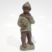 Geert Kunen / Skulptuur / beeld / Jongen met sjaal en muts- bruin / groen - 8 x 7 x 22 cm hoog.