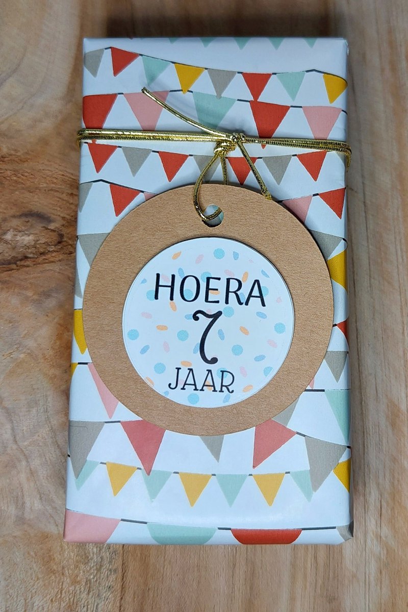 Traktatiestickers Hoera 7 Jaar - Stickervel - Cadeausticker - Wensetiket - Rond 40 mm - Sluitsticker - 20 stuks - Wit Pastel Groen Geel Roze Groen Blauw Paars Confetti - Sticker 7e Verjaardag - Kinder Traktatie - Basisschool Kinderfeestje Feest — afbeelding 2