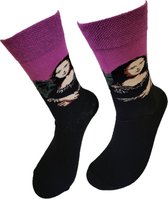 Verjaardag cadeau - Grappige sokken - Mona Lisa paars sokken - Leuke sokken - Vrolijke sokken – Valentijn Cadeau - Luckyday Socks - Cadeau sokken - Socks waar je Happy van wordt – Maat 37-42