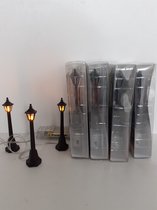 Miniatuur 4 sets van 3 lantarentjes  dus 12 lantarentjes  Poppenhuis / Kerstdorp  10x2x2 cm