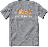 1942 Limited Edition T-Shirt | Goud - Zilver | Grappig Verjaardag en Feest Cadeau Shirt | Dames - Heren - Unisex | Tshirt Kleding Kado | - Donker Grijs - Gemaleerd - M