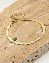 Glow Adora - Armbanden - Platte armband met hartjes motief goudkleurig - Flat snake armband