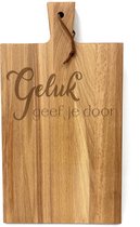 Stoer landelijk snijplankje-borrelplank met tekst gravure QUOTE: GELUK GEEF JE DOOR. Cadeau-verjaardag-bedankje. Het formaat is 20x30cm excl. handvat.