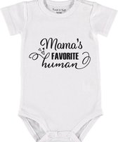 Baby Rompertje met tekst 'Mama's favorite human' |Korte mouw l | wit zwart | maat 50/56 | cadeau | Kraamcadeau | Kraamkado