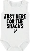 Baby Rompertje met tekst 'Just here for the snacks' | mouwloos l | wit zwart | maat 50/56 | cadeau | Kraamcadeau | Kraamkado