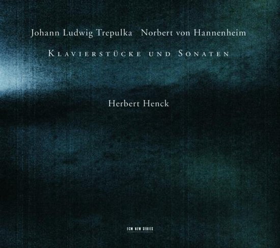 Albumhoes met tekst 'Johann Ludwig Trepulka Norbert von Hannenheim KLAVIERSTÜCKE UND SONATEN Herbert Henck ECM NEW SERIES'. Donkere, wazige achtergrond.