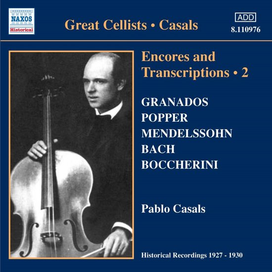 Zwart-wit foto van Pablo Casals, een man met donker haar en een strikje, staand met een cello.