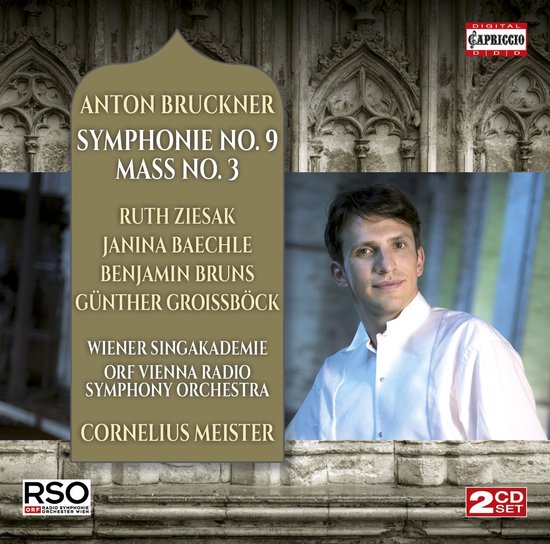 Albumhoes met tekst: Anton Bruckner Symphonie No. 9 Mass No. 3. Met zangers Ruth Ziesak, Janina Baechle, Benjamin Bruns, Günther Groissböck en Wiener Singakademie & ORF Radio Symphony Orchestra o.l.v. Cornelius Meister.