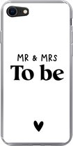 Geschikt voor iPhone 8 hoesje - Quotes - 'Mr & Mrs to be' - Spreuken - Trouwen - Siliconen Telefoonhoesje