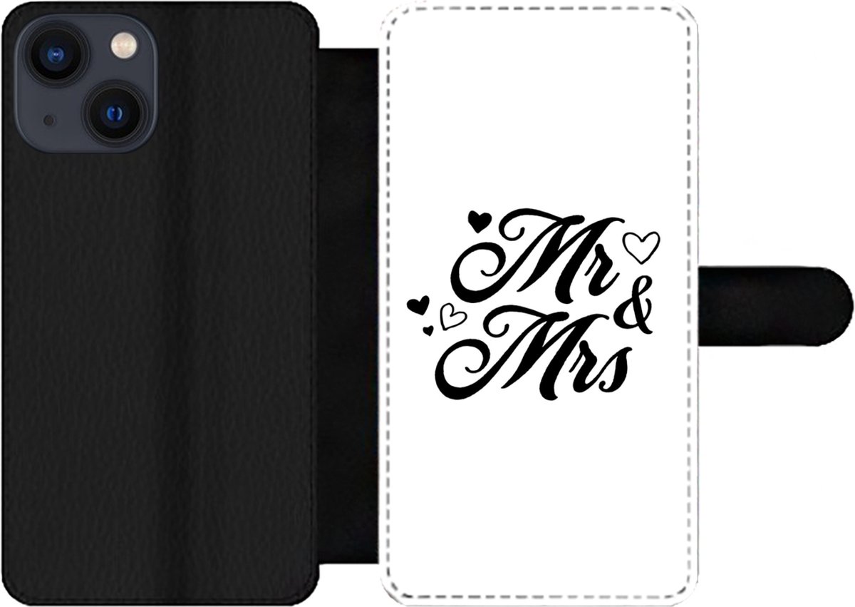 Telefoonhoesje Geschikt voor iPhone 13 Mini telefoonhoesje - Spreuken - 'Mr & Mrs' - Hart - Quotes - Met vakjes - Wallet case met magneetsluiting