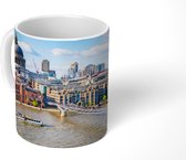 Mok - Millennium Bridge met rondvaartboot en centrum van London, VK, London, VK - 350 ML - Beker - Uitdeelcadeautjes