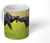 Mok - Stoeiende jonge olifanten - 350 ML - Beker - Uitdeelcadeautjes