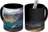 Magische Mok - Foto op Warmte Mok - Vogelperspectief van een meer bij de Eyjafjallajökull vulkaan - 350 ML - Uitdeelcadeautjes