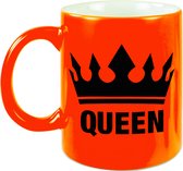 1x Cadeau Queen beker / mok -  fluor neon oranje met zwarte bedrukking - 300 ml keramiek - neon oranje bekers