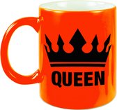 1x Cadeau Queen beker / mok - fluor neon oranje met zwarte bedrukking - 300 ml keramiek - neon oranje bekers