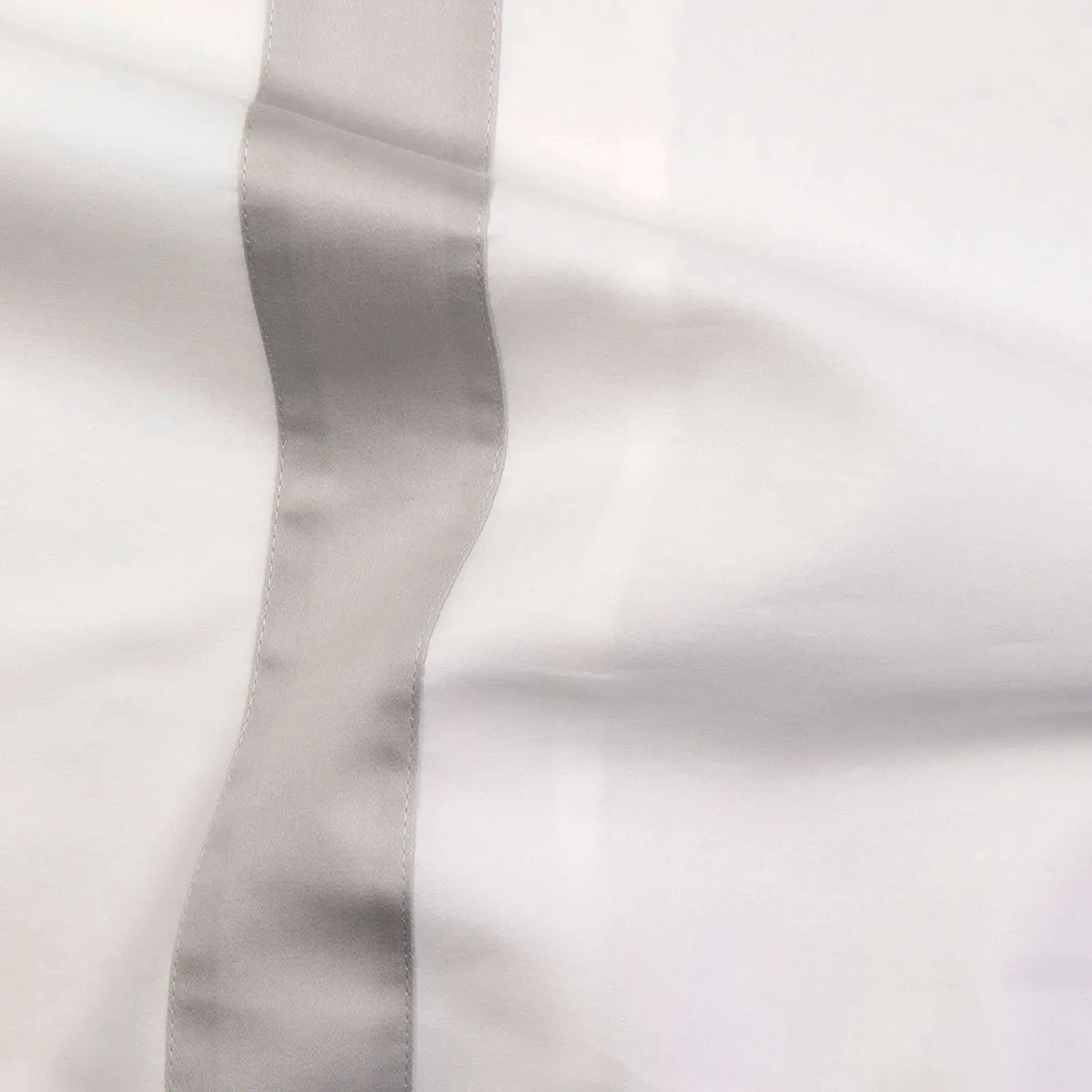 Dommelin Dekbedovertrekset Listra Satijn 300tc 240x200/220, Kleur: Wit-Zilver