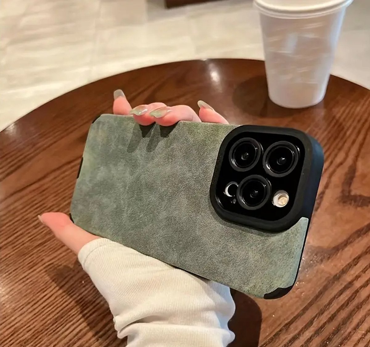 Back Cover iPhone 15 Pro - Groen - Stijlvol Kunstlederen Hoesje - Duurzaam, Modern en Stevig