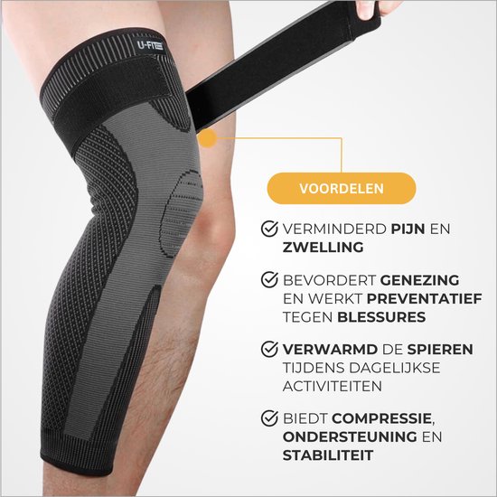 Man met zwarte compressie kniebrace. Voordelen: minder pijn, bevordert genezing, warmt spieren op.